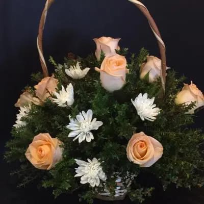 Canastillo de 10 Rosas Blancas – Condolencias