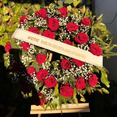 Corona funebre 25 rosas rojas