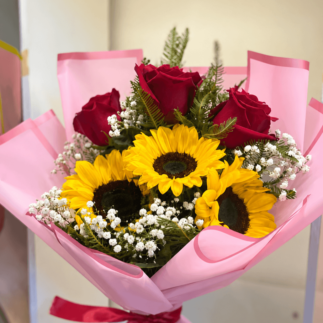 Ramo girasol y rosas - Imagen 1