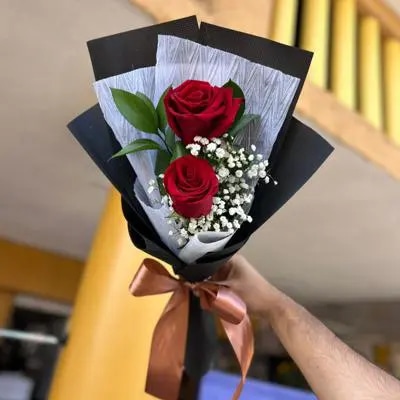 Pequeño ramo de 2 rosas