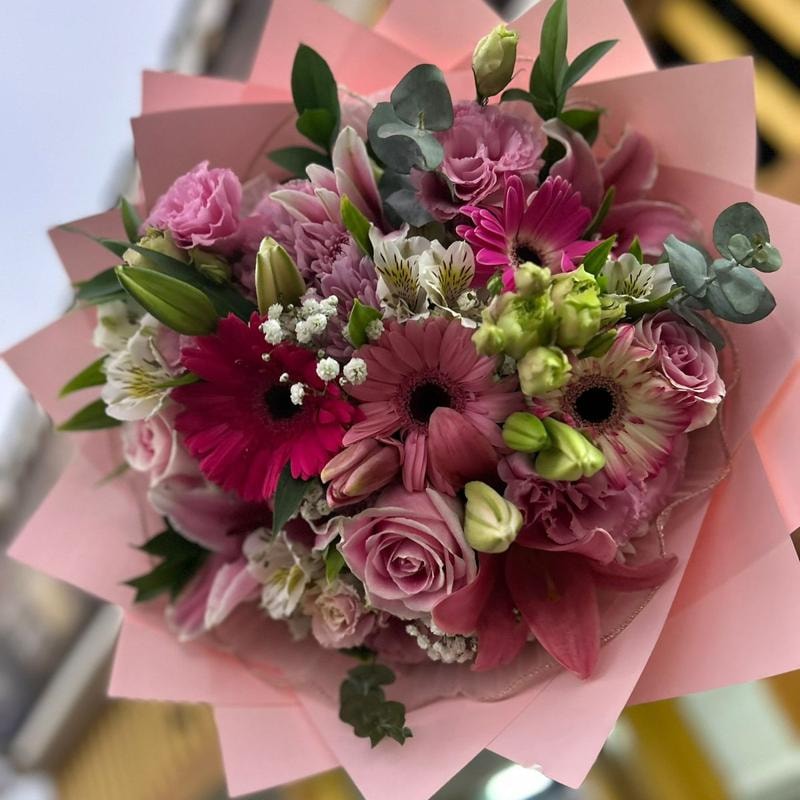 Ramo primaveral con tendencia al rosado - Imagen 1