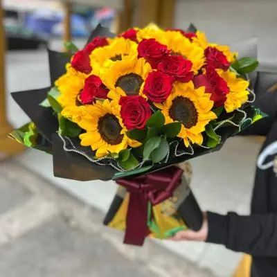 Ramo girasoles y rosas