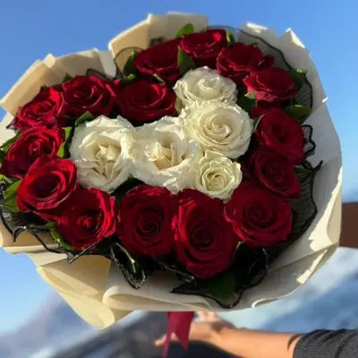 Ramo de rosas en forma de corazón