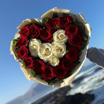 Ramo de rosas en forma de corazón - Imagen 2
