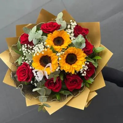 Ramo de rosas y girasoles