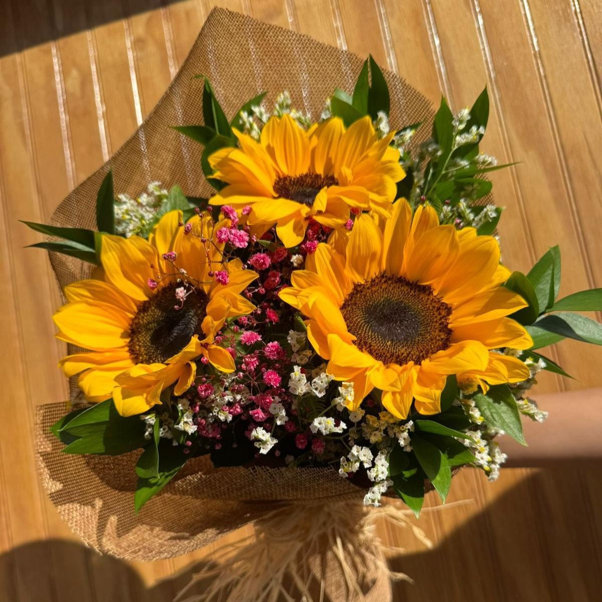 Ramo de girasoles en arpillera - Imagen 1