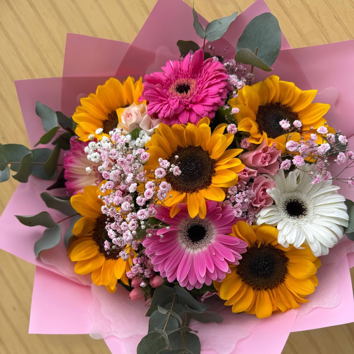 Bello ramo de Gerberas y girasoles - Imagen 1