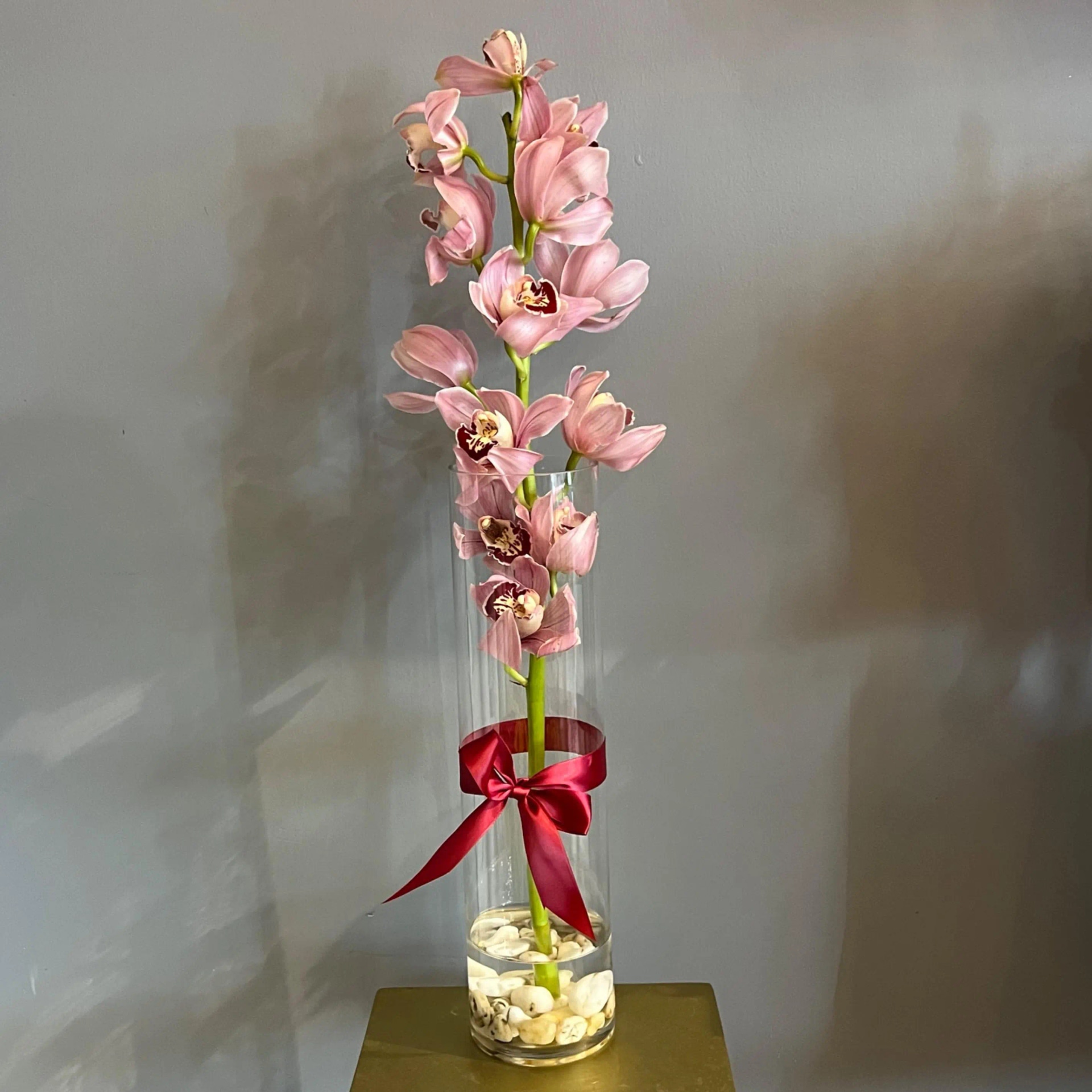 Orquídea floral en florero
