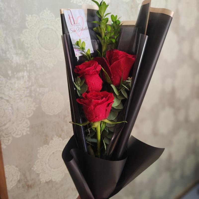 Bouquet 3 rosas ROJAS. - Imagen 2