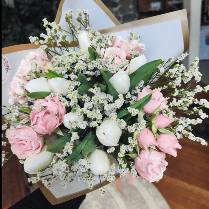 Ramo Nacimiento ( Tulipanes/ minirosas) - Imagen 1