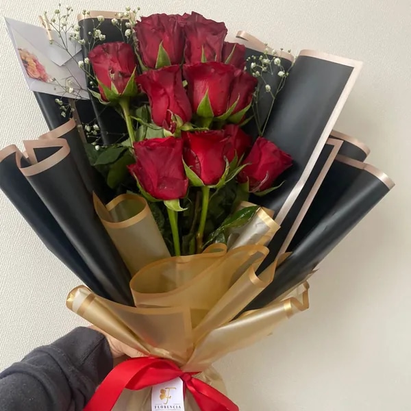 Bouquet - 12 Rosas Rojas (Papel Negro)
