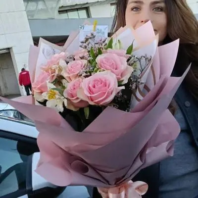 Ramo Cono rosas romantico