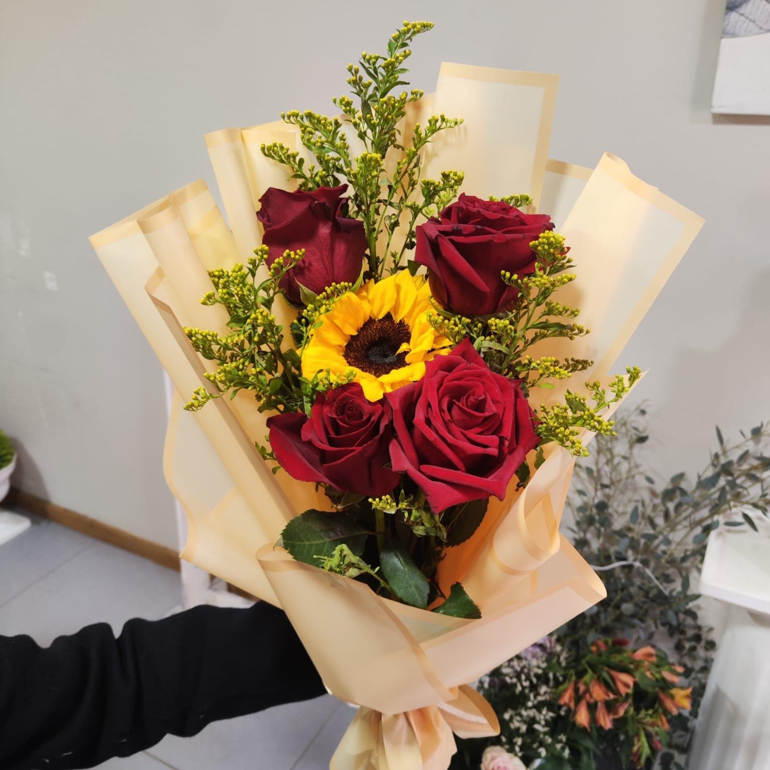 Ramo - Rosas y Girasol 🌹🌻 - Imagen 1