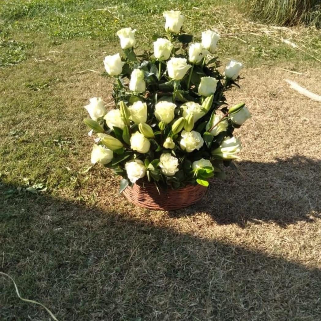 Canasto de mimbre rosas - Imagen 1