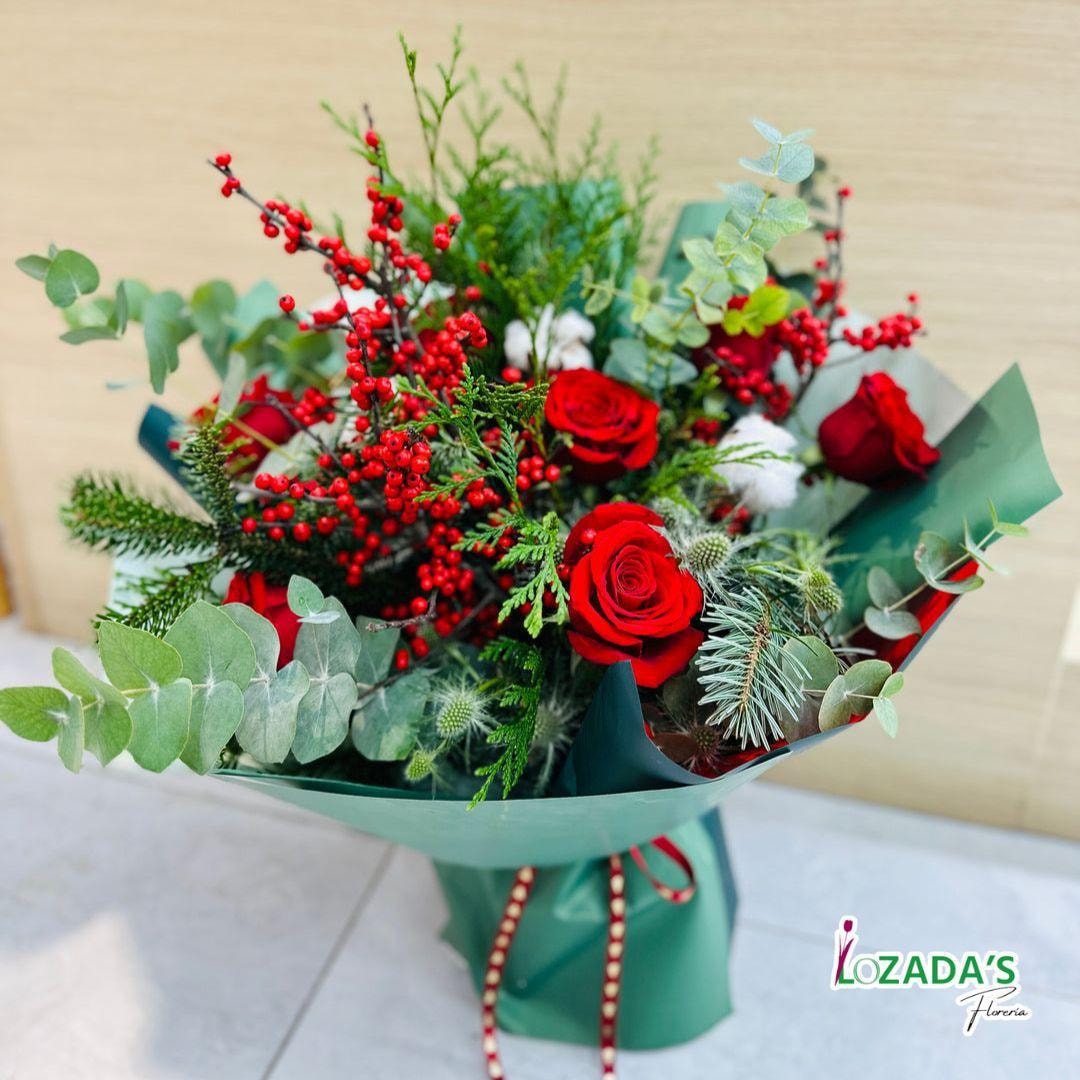 Amor en Navidad - Ramo Floral con Rosas Navideño - Imagen 1