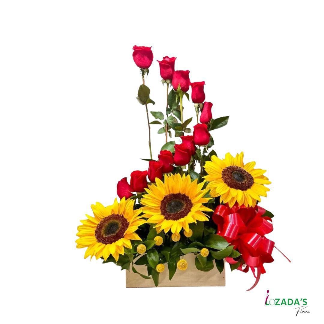 Virtud - Arreglo de 12 Rosas Rojas y 3 Girasoles - Imagen 1