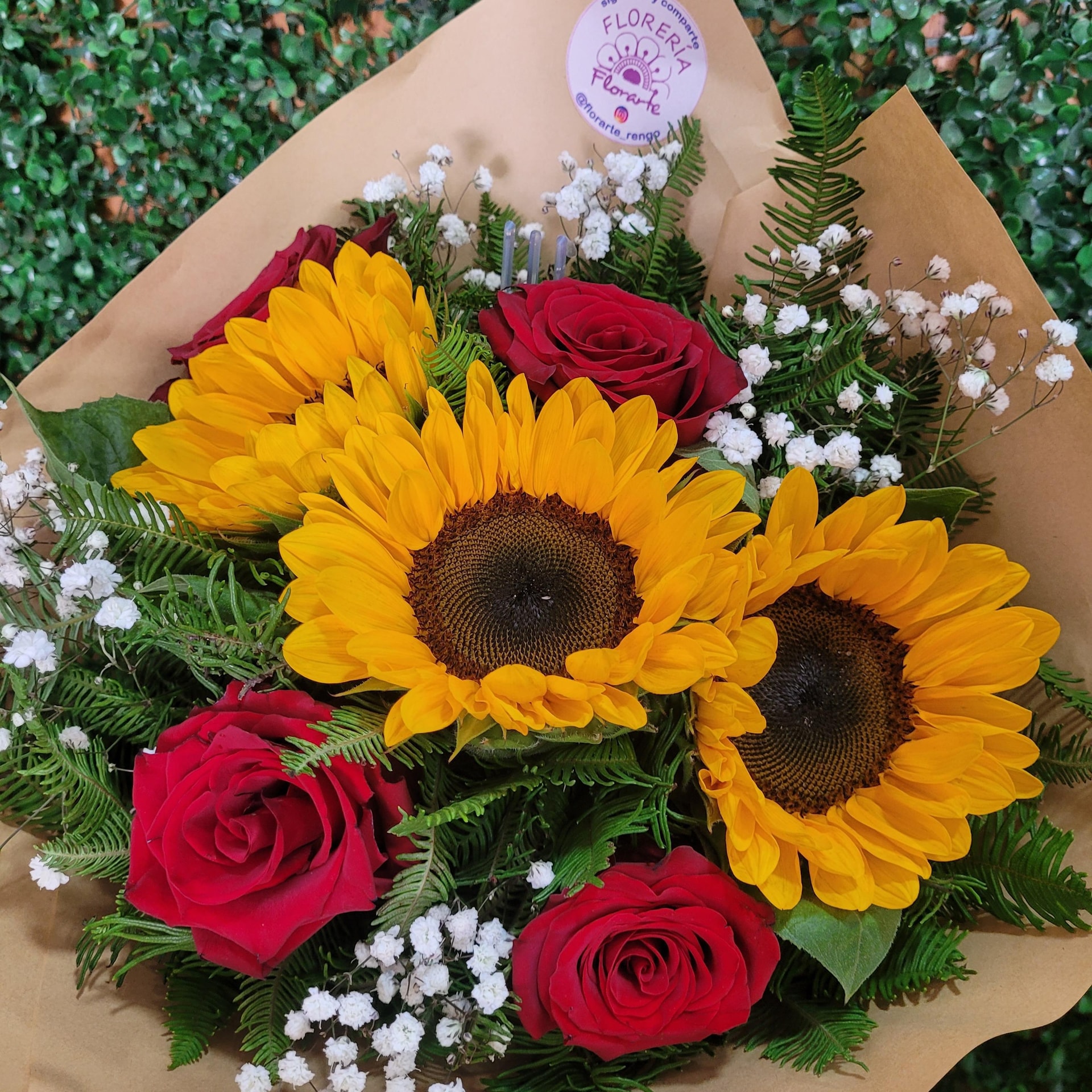 Ramo rosas y girasoles - Imagen 1