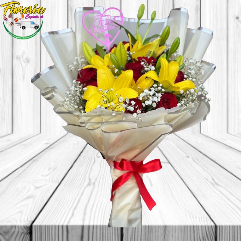Ramo de 8 rosas, 4 Lilium y topper feliz dia - Imagen 1