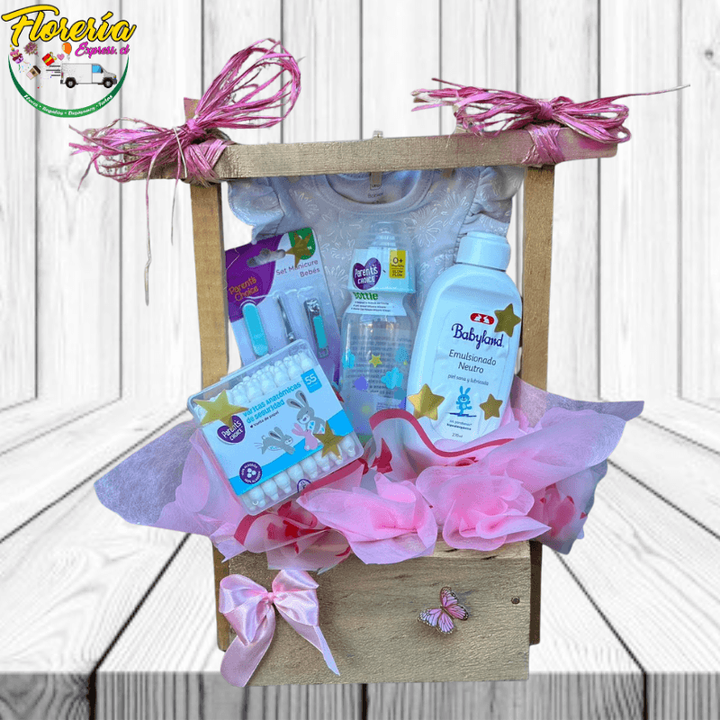 Regalo nacimiento base madera y productos bebe - Imagen 1