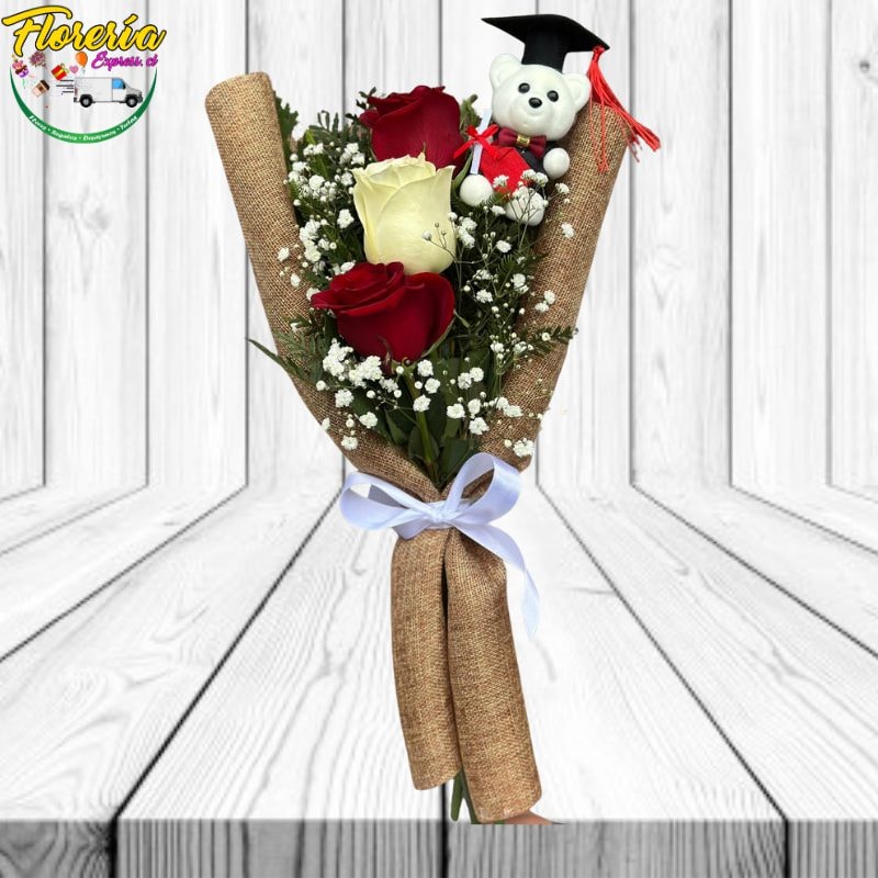 Ramo de 3 rosas y peluchito llavero graduación - Imagen 1