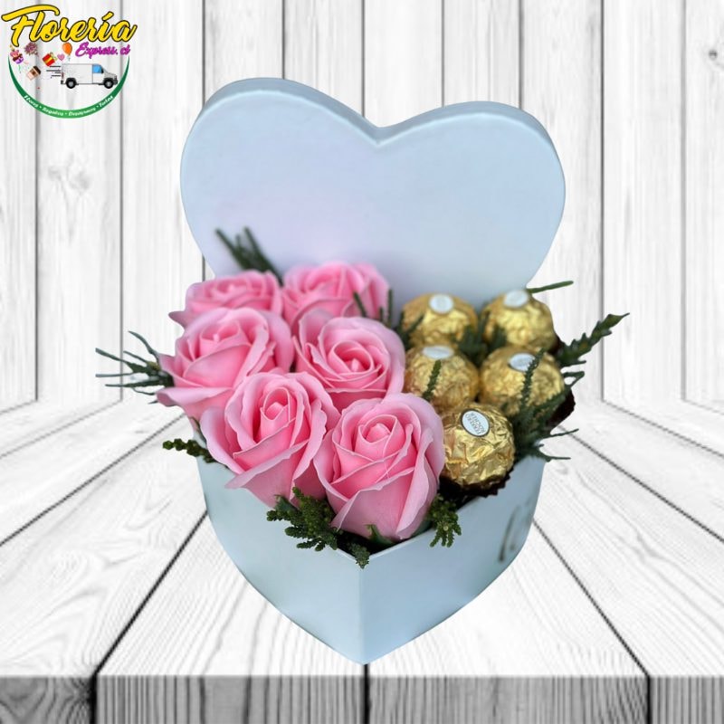 Caja corazón de 6 rosas jabón y 5 bombones ferreros rocher - Imagen 1