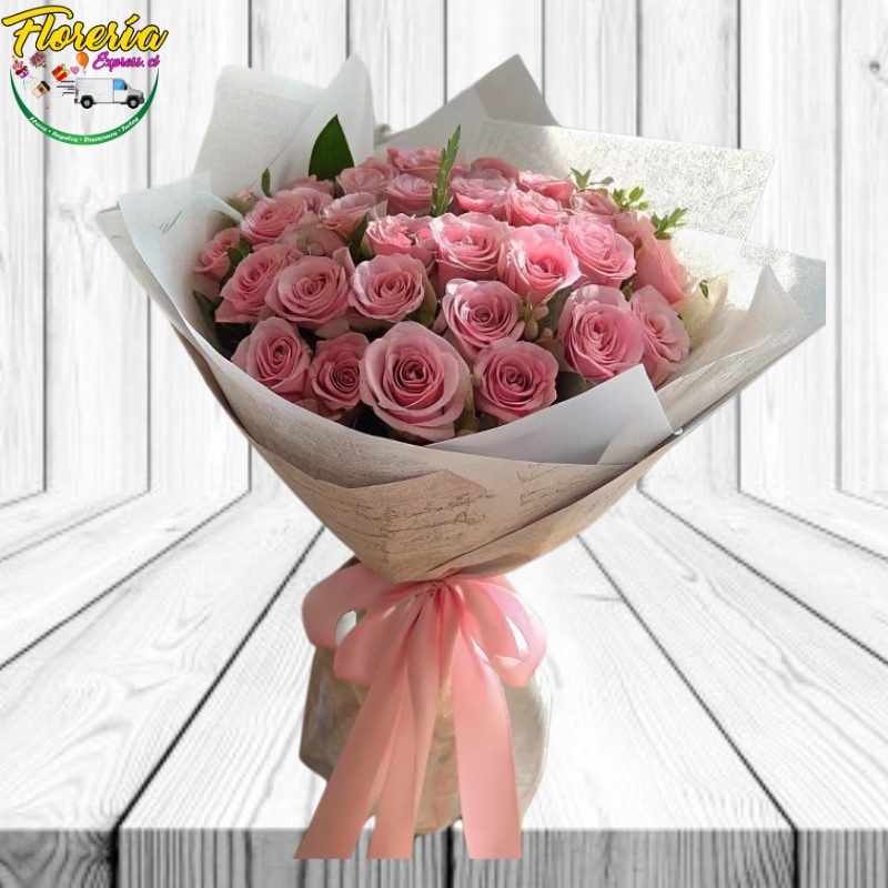 Ramo de 30 rosas con delicada envoltura y lazo - Imagen 1