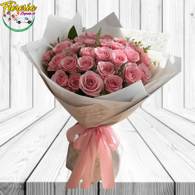 Ramo de 30 rosas con delicada envoltura y lazo - Imagen 1