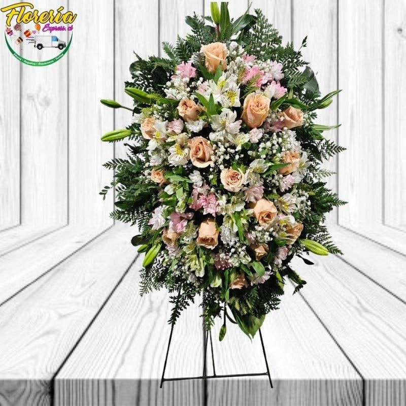 OVALO FUNEBRE DE ROSAS, FOLLAJE, ILUMINACIÓN Y ATRIl - Imagen 1
