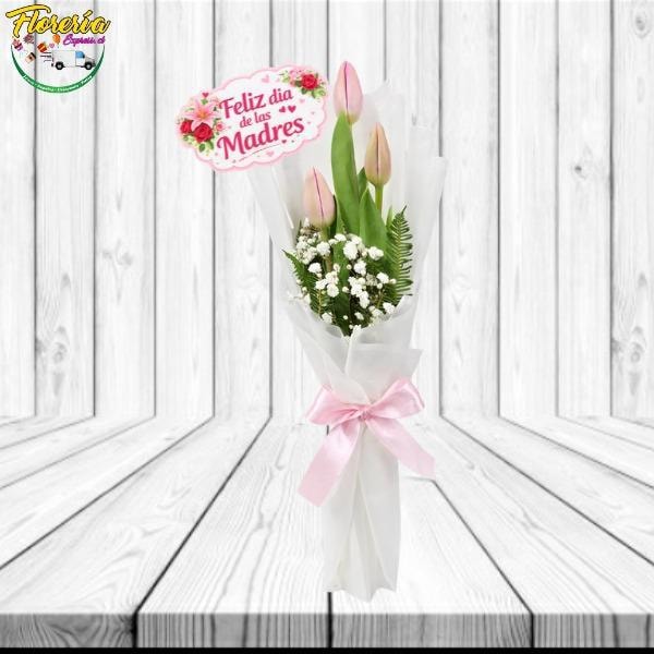 Ramo dia de la mama con 3 tulipanes, follaje y topper - Imagen 1