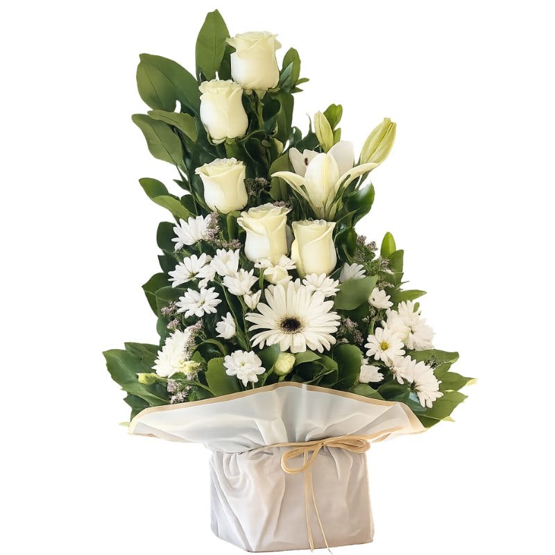 ARREGLO CONDOLENCIA 5 ROSAS, 1 LILIUM, 1 GERBERA Y ENVOLTURA - Imagen 1